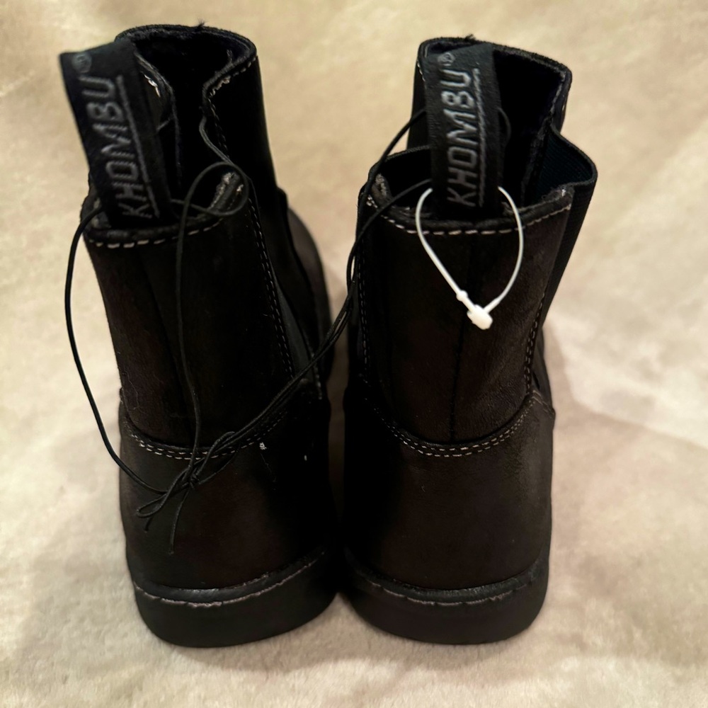 New Khombu Women’s Charlotte Ankle boot, size 9
